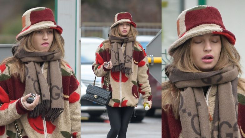 Zaspana Julia Wieniawa sunie na próby do teatru