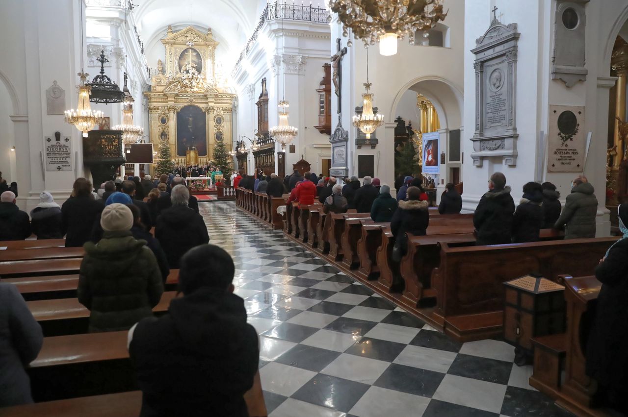 Rośnie liczba apostazji w Polsce. Kościół zbiera dane