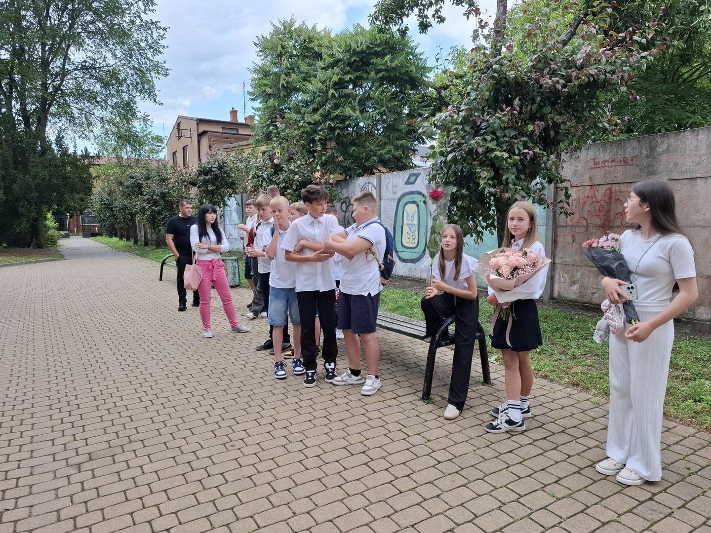 Na zakończenie roku ósmoklasiści z &#34;Jedynki&#34; zatańczyli Poloneza