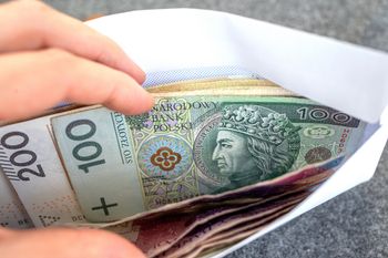 800 plus. Niektórzy rodzice dostaną tylko połowę