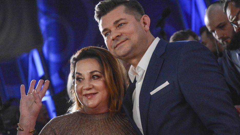 Na przestrzeni ostatnich lat wygląd Danuty Martyniuk znacząco się zmienił. To efekt zgubienia kilkudziesięciu kilogramów i zabiegów medycyny estetycznej. Zobacz, jak dziś wygląda żona piosenkarza disco polo, Zenka Martyniuka.