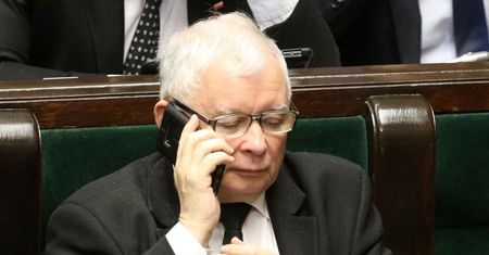 Żart Kaczyńskiego z telefonem. Minister PiS pytany o stare modele