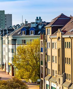 Konflikt na Żoliborzu. Wspólnota chce zagrodzić bramę