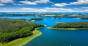 Chill, jeziora i piękna przyroda. Dlaczego warto wyruszyć na Mazury na długi weekend czerwcowy?