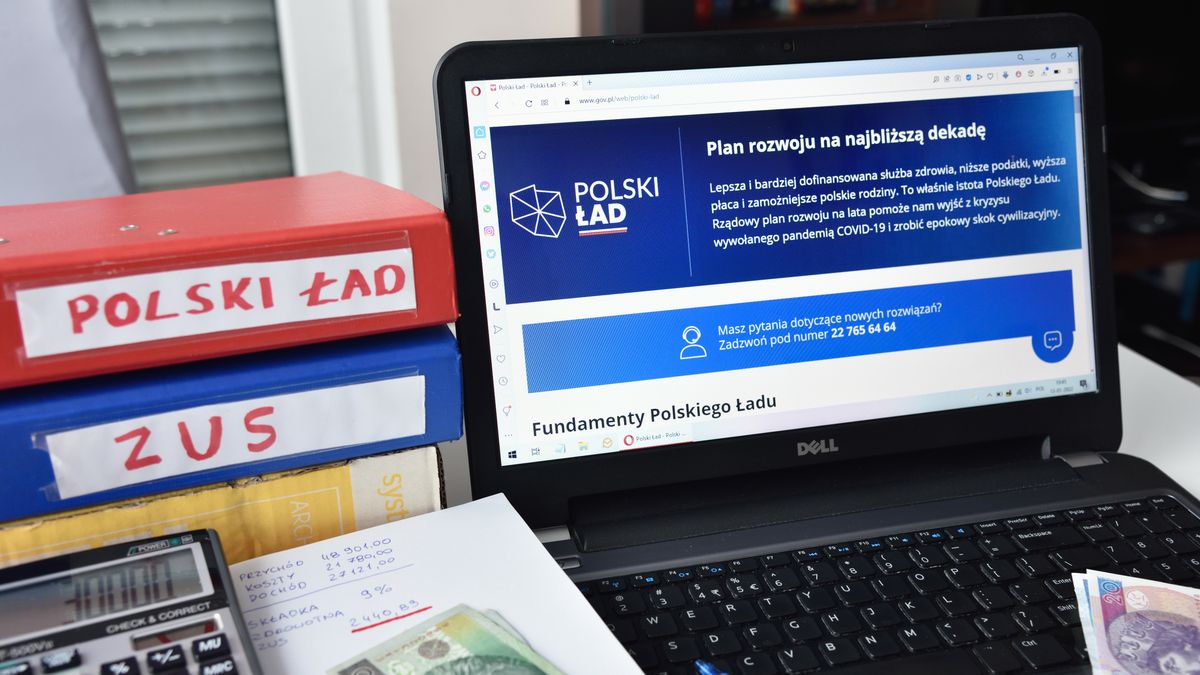 Polski Lad czyli duze zmiany w podatkach i naliczaniu skladek zdrowotnych ZUS. N/z: dokumenty ksiegowe, kalkulator, pieniadze i strona www Polski Lad.
Bartlomiej Magierowski
polska, polskie, polish, poland, oplaty, podatki, polski, lad, wydatki, planowanie, vat, pit, cit, zus, i, z, we, wroclawiu, wroclaw, ksiegowosc, ksiegowy, firma, jednoosobowa, dzialalnosc, gospodarcza, wlasna, spolka, zoo, cywilna, budzet, firmy, ograniczenia, system, podatkowy, w, polsce, placenie, skladki, zdrowotnej, zdrowotna, ladzie, nowym, nowy, 2022, trudnosci, problemy, vatowskie, podatek, od, wedlug, nowych, zasad, nowe, zasady, reguly, przepisy, zmiana, przepisow, podatkowych, zusowskich, skladek, oplata, skladka, insurance, company, business, wlasciciel, przedsiebiorca, taxes, tax, segregatory, dokumentacja, dokumenty, ksiegowa, office, biuro, rozliczenia, kalkulacje, jak, liczyc, kalkulowac, naliczenia, kwota, wolna, podatku, changes, health, documents, calculator, calculations, economy, ekonomia, gospodarka, male, przedsiobiorstwo, small, biurowe, zmiany, nowa, komputer, ekran, monitor, biurze, computer, screen, laptop, polska, polskie, polish, poland, oplaty, podatki, polski, lad, wydatki, planowanie, vat, pit, cit, zus, i, z, we, wroclawiu, wroclaw, ksiegowosc, ksiegowy, firma, jednoosobowa, dzialalnosc, gospodarcza, wlasna, spolka, zoo, cywilna, budzet, firmy, ograniczenia, system, podatkowy, w, polsce, placenie, skladki, zdrowotnej, zdrowotna, ladzie, nowym, nowy, 2022, trudnosci, problemy, vatowskie, podatek, od