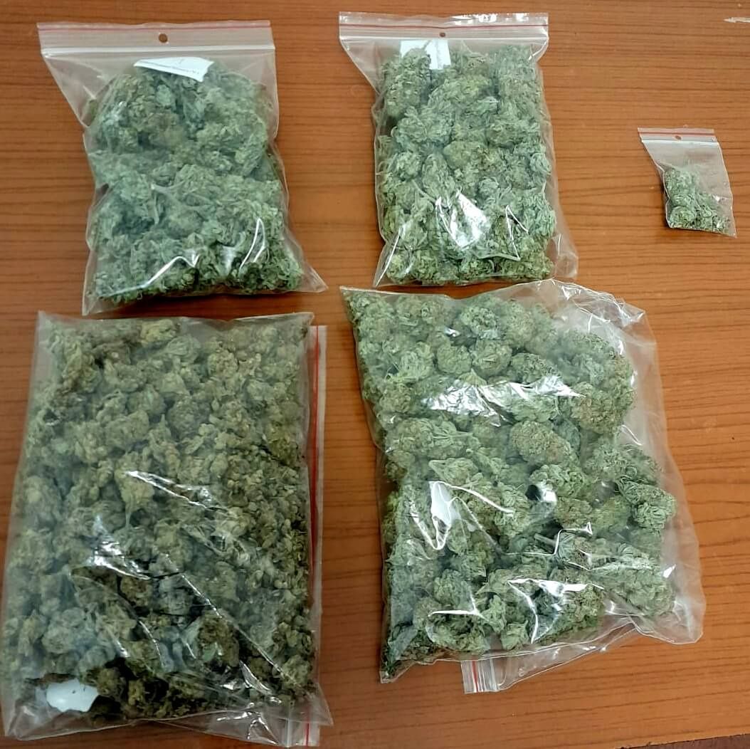 Woreczki z marihuaną znalezione w samochodzie