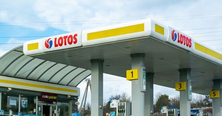 Węgrzy przejmują Lotos. KE zatwierdza plan