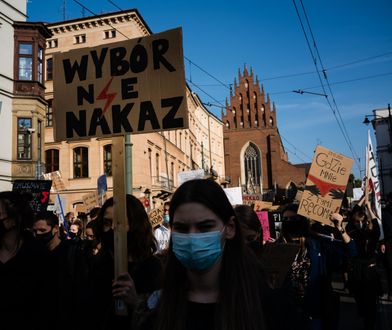 Asystent Korwin-Mikkego ostrzega przed feminizmem. "Chcemy kobiecych kobiet"