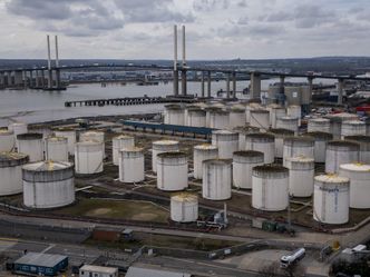 Znów 100 dolarów za baryłkę. Cena ropy skoczyła