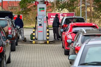 Z dnia na dzień pojawiła się "szóstka" z przodu. Uwieczniliśmy zmiany na stacjach