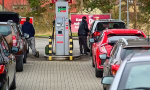 Z dnia na dzień pojawiła się "szóstka" z przodu. Uwieczniliśmy zmiany na stacjach