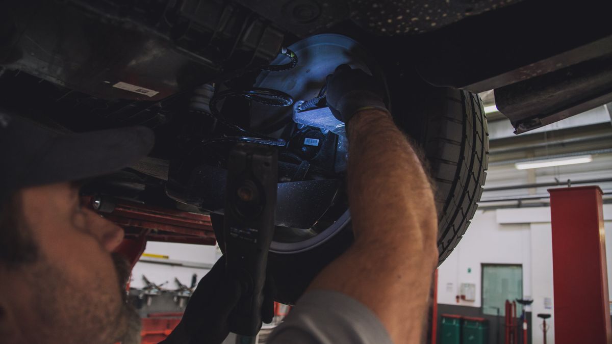 Dopiero diagnoza w warsztacie pozwoli ustalić przyczynę, ale pewna wiedza się przyda, kiedy pojawi się nowy odgłos lub zapach