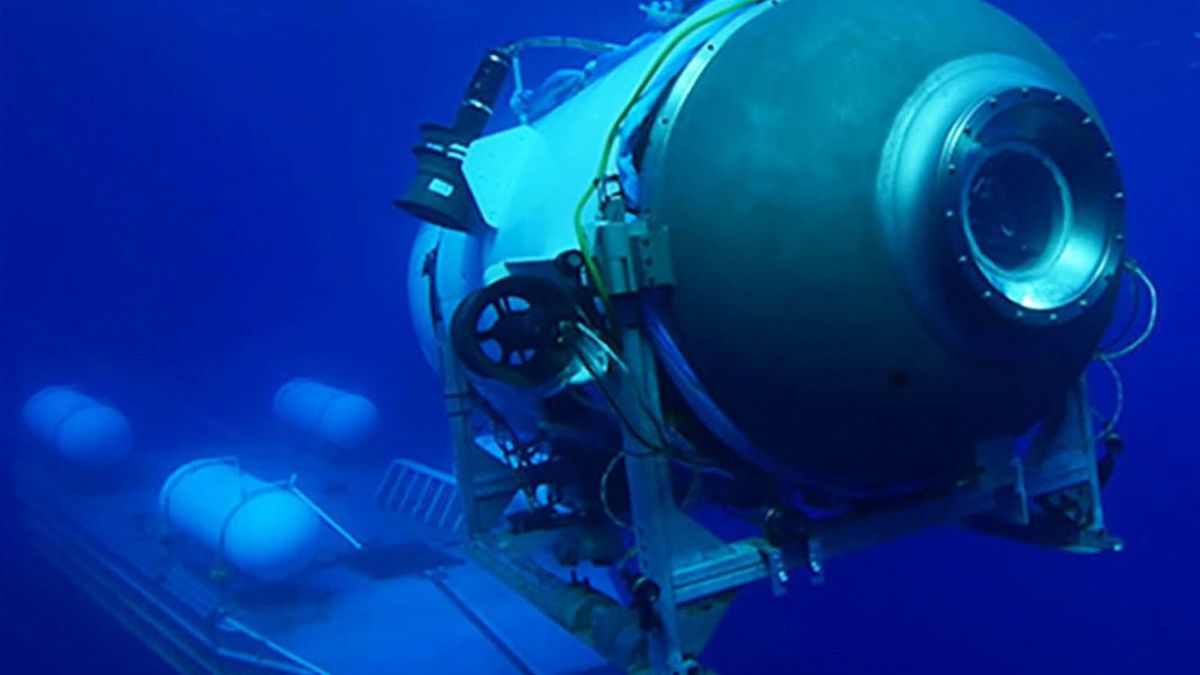Zagin??a ?�d? podwodna Titan do przewo?enia turyst�w
This undated image courtesy of OceanGate Expeditions, shows their Titan submersible launching from a platform. Rescue teams expanded their search underwater on June 20, 2023, as they raced against time to find a Titan deep-diving tourist submersible that went missing near the wreck of the Titanic with five people on board and limited oxygen. All communication was lost with the 21-foot (6.5-meter) Titan craft during a descent June 18 to the Titanic, which sits at a depth of crushing pressure more than two miles (nearly four kilometers) below the surface of the North Atlantic. (Photo by Handout / OceanGate Expeditions / AFP) / RESTRICTED TO EDITORIAL USE - MANDATORY CREDIT "AFP PHOTO / OceanGate Expeditions" - NO MARKETING NO ADVERTISING CAMPAIGNS - DISTRIBUTED AS A SERVICE TO CLIENTS
HANDOUT
