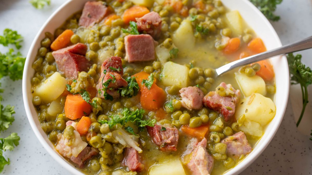 Zupa grochowa na karkówce