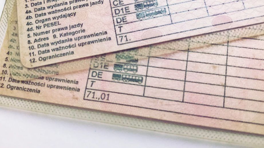 Zatrzymanie prawa jazdy nie ma obecnie żadnego związku z fizycznym dokumentem