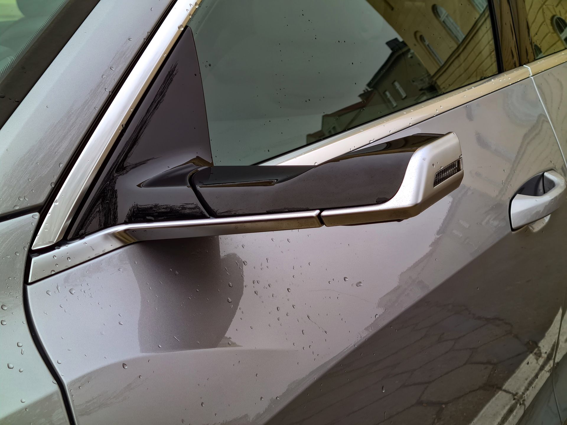 Audi e-tron Sportback: Wirtualne lusterka, Audi Charging Service, system i kamery 360 stopni z 3D 4