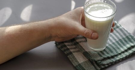 Co pić w upały zamiast wody? Te napoje nawadniają skuteczniej