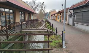 Nagły wzrost poziomu wody. Strażacy ruszyli do akcji pod Braniewem