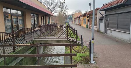 Nagły wzrost poziomu wody. Strażacy ruszyli do akcji pod Braniewem