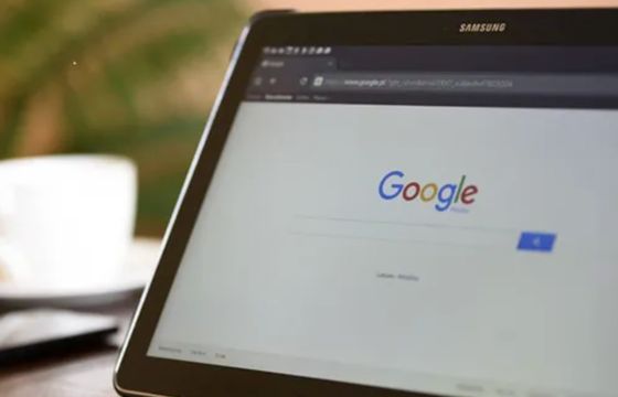 Czołowy wydawca stracił 80 proc. kliknięć przez Google AI Overviews. Dyrektorka tłumaczy