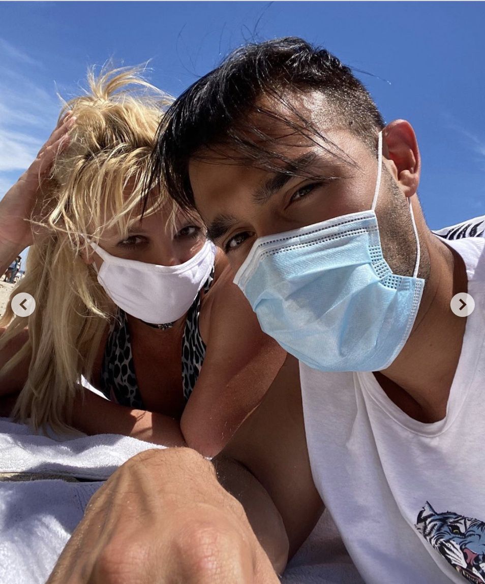 Britney Spears wygrzewa się na plaży z chłopakiem