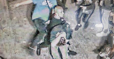 W środku miasta katowali przypadkowych ludzi. Policja szuka sprawców