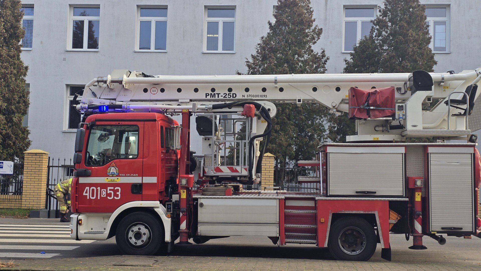 Ewakuacja Sądu Rejonowego w Aleksandrowie Kujawskim. Zobacz zdjęcia z akcji służb