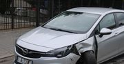 Jędrzejów: Wjechał oplem w zaparkowane auto i chwiał się na nogach. Mężczyzna miał prawie 3 promile