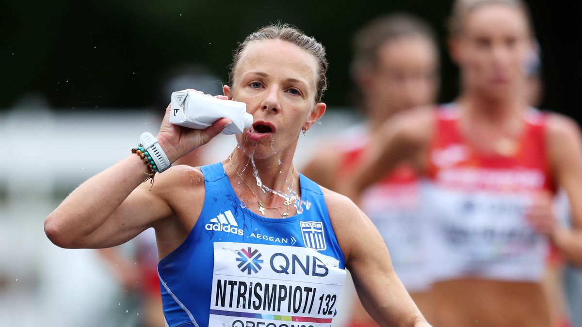 EUGENE, OREGON - JULY 22: Antigoni Ntrismpioti of Team Greece competes in the Women's 35 Kilometres Race Walk Final on day eight of the World Athletics Championships Oregon22 at Hayward Field on July 22, 2022 in Eugene, Oregon. (Photo by Patrick Smith/Getty Images)