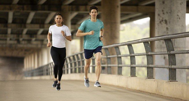 Asics zachęca do biegania w kampanii „Run to feel”
