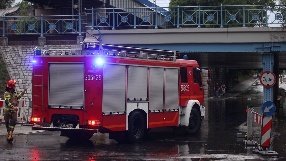 Pogoda uprzykrza życie Polakom. Burze przyniosły zniszczenia i podtopienia