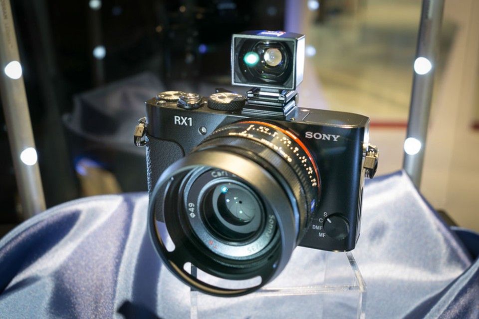 Sony RX1 z wizjerem optycznym na targach Photokina 2012