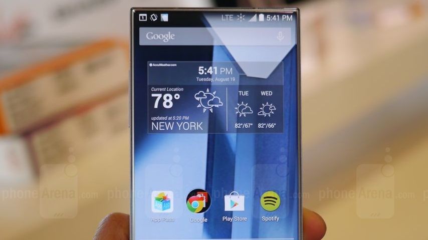 Sharp AQUOS Crystal - prawie bezramkowy smartfon