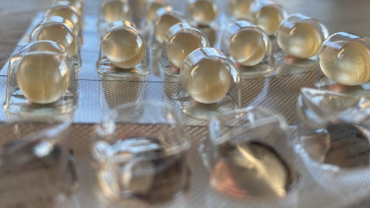 Vitamin D supplement pills in blister
Vitamin D supplement pills in blister on wooden table
PS3000