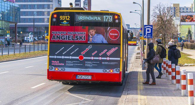 Reklama Speak Up w komunikacji miejskiej