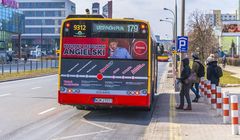 Reklama Speak Up w komunikacji miejskiej