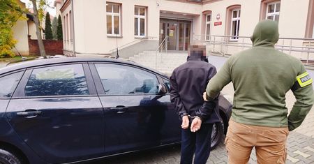 65-latek oblał partnerkę benzyną. Jest w rękach policji