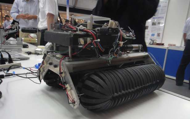 Robot, dla którego jazda do przodu oznacza dowolny kierunek 2