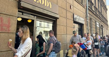 Gigantyczna kolejka w Krakowie. Chętnych na te lody nie brakowało
