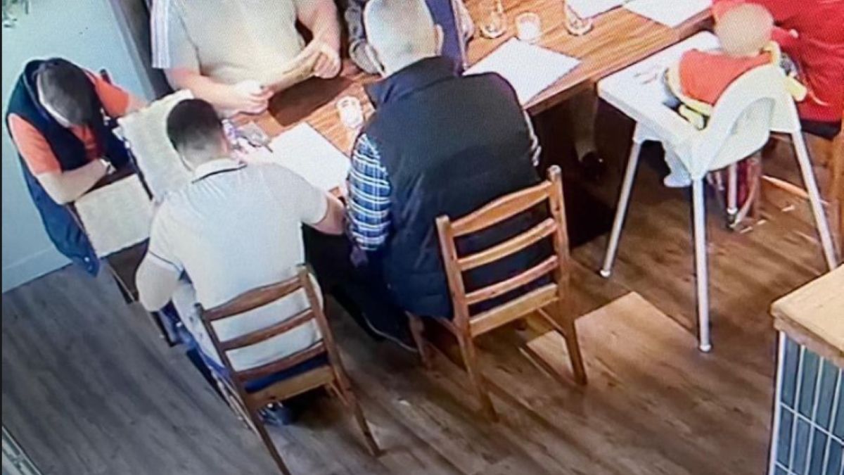 Ośmioosobowa rodzina zamówiła dania, zjadła i wyszła bez płacenia.