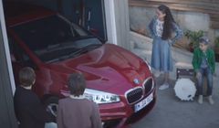 „Witamy w rodzinie” - dziecięcy zespół reklamuje BMW serii 2 Gran Tourer (wideo)