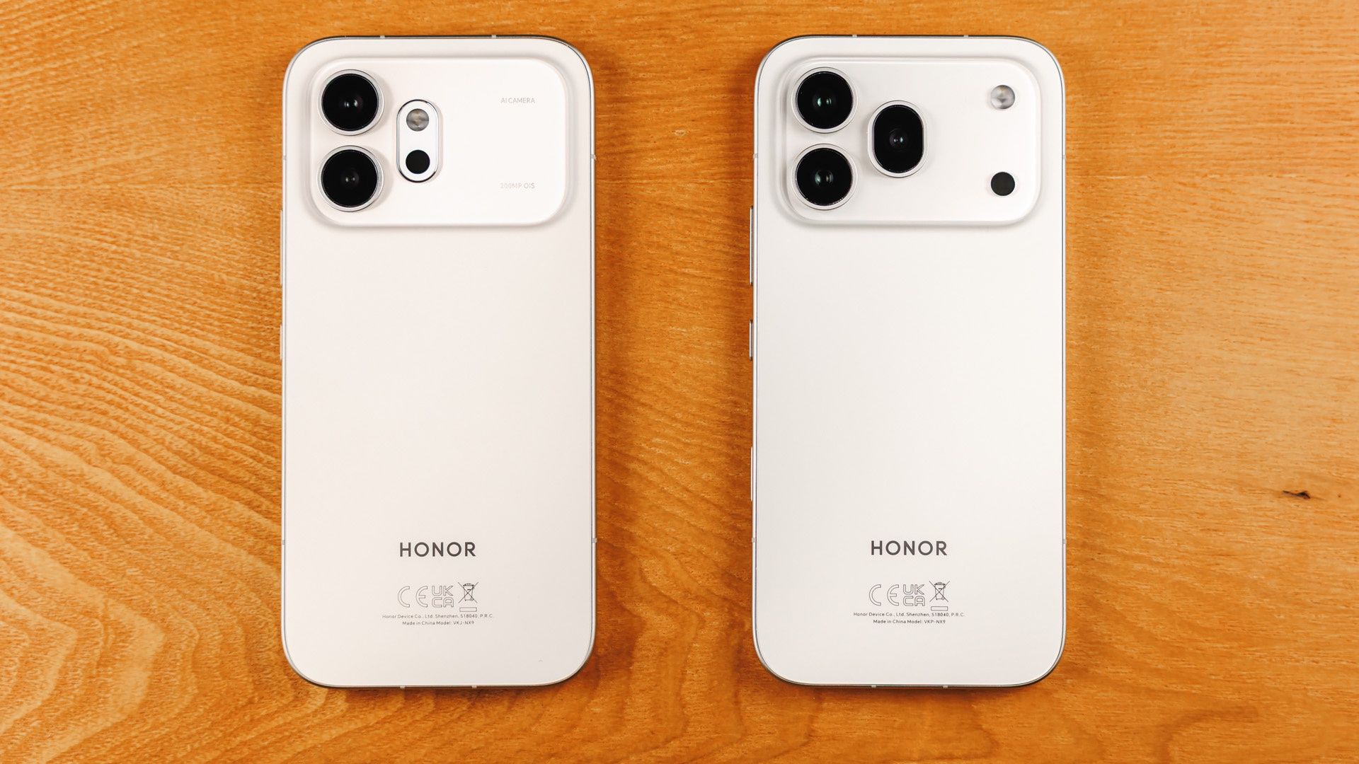 HONOR 600 (po lewej) i HONOR 600 Pro. Tylna ścianka.