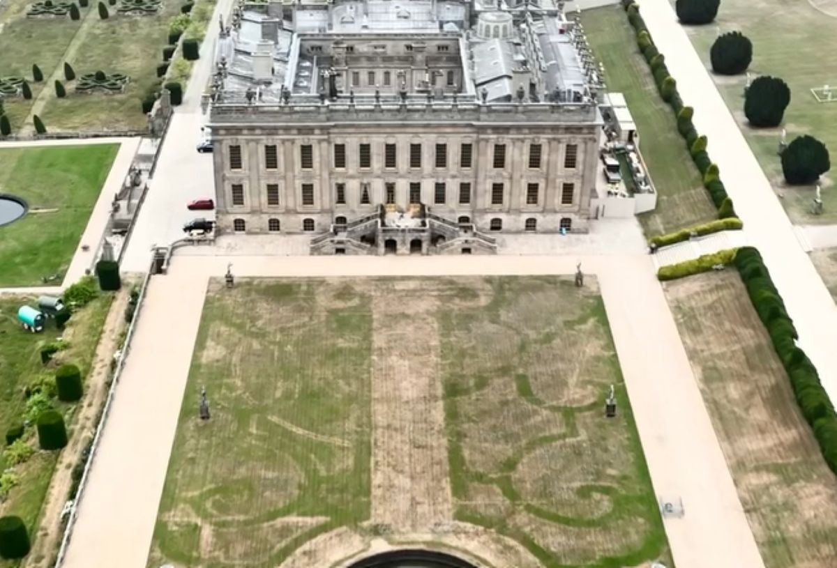 Historyczny ogród wyłonił się spod trawy. Wszystko przez rekordowe upały