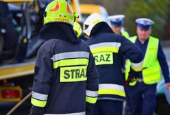 Wypadek w Katowicach. Kierowca uderzył w wiadukt