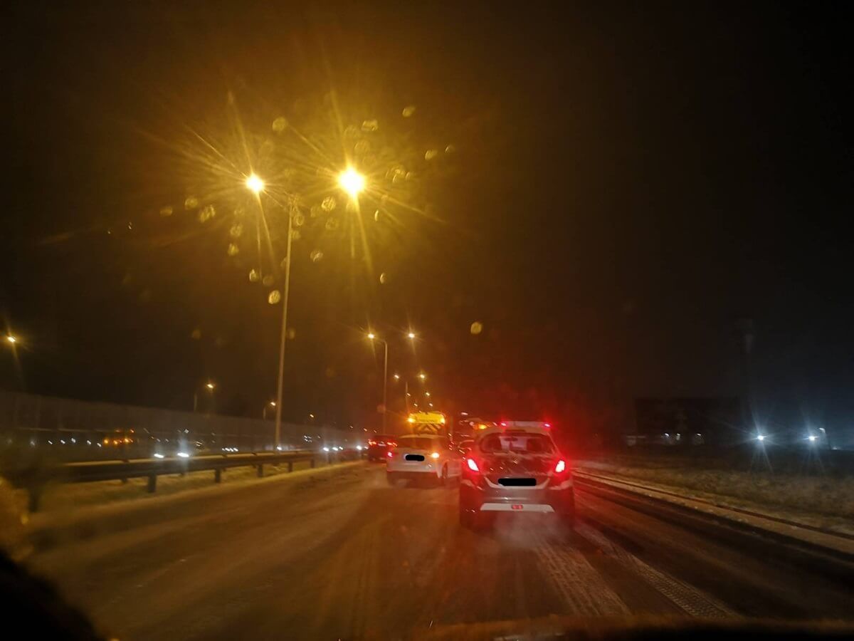Pługosolarka zderzyła się z jeepem