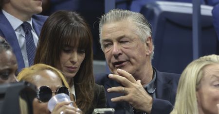 Alec Baldwin wjechał w "wielkie głupie drzewo". Obwinia śmieciarkę