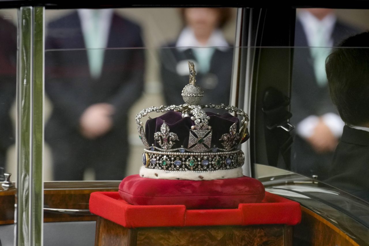 Imperial State Crown. Insygnia władzy królewskiej spoczną na trumnie Elżbiety II