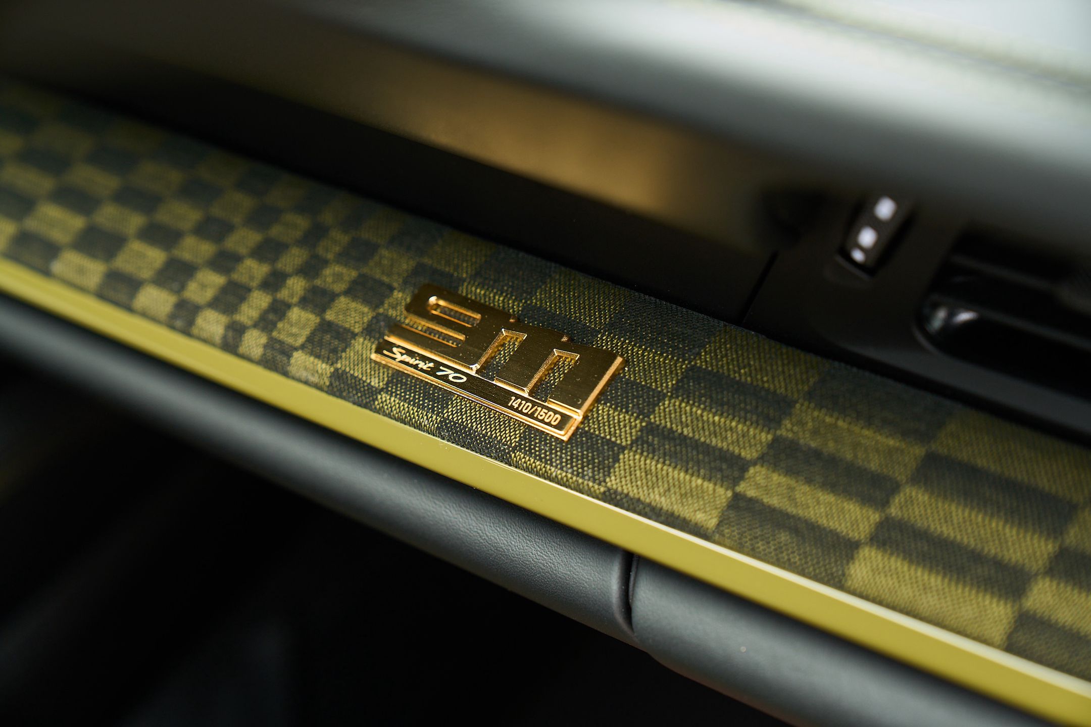 Porsche 928 (1977) i Porsche 911 Spirit 70 (2025)