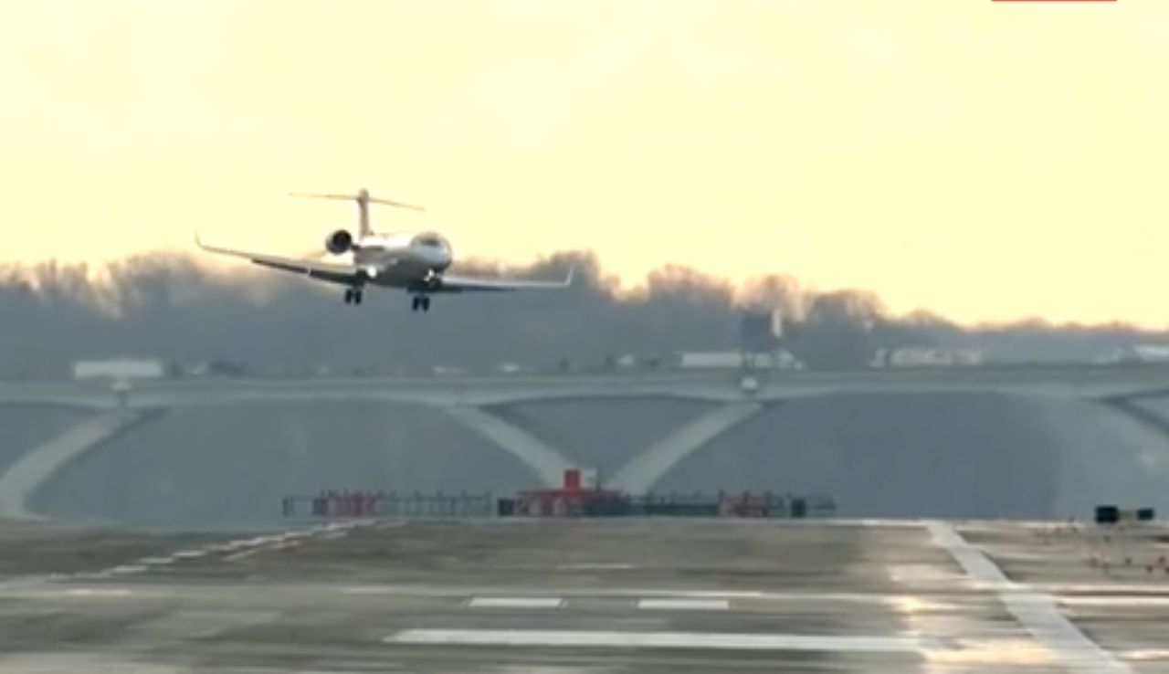 Niebezpieczne lądowanie w USA. Pilot zachował zimną krew