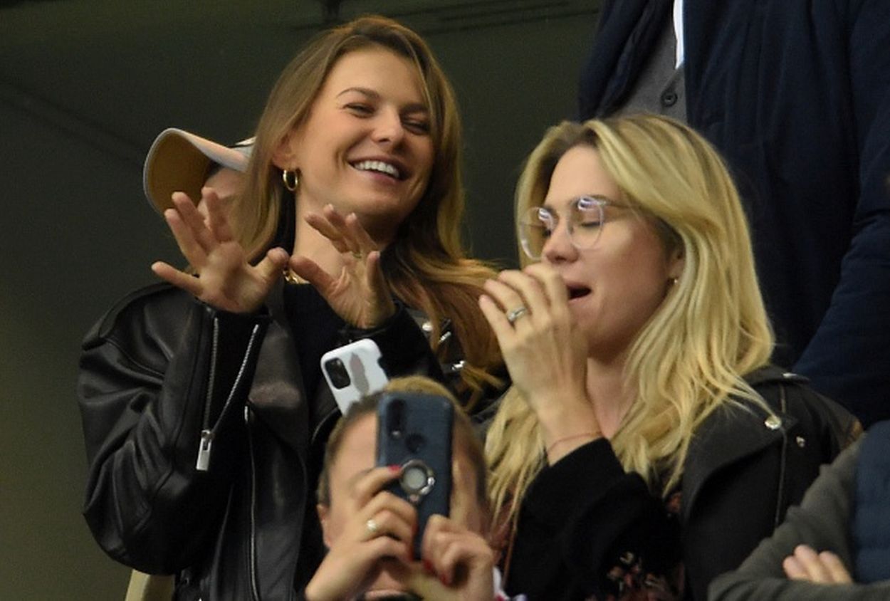 Anna Lewandowska i Zofia Ślotała kibicują na meczu z San Marino